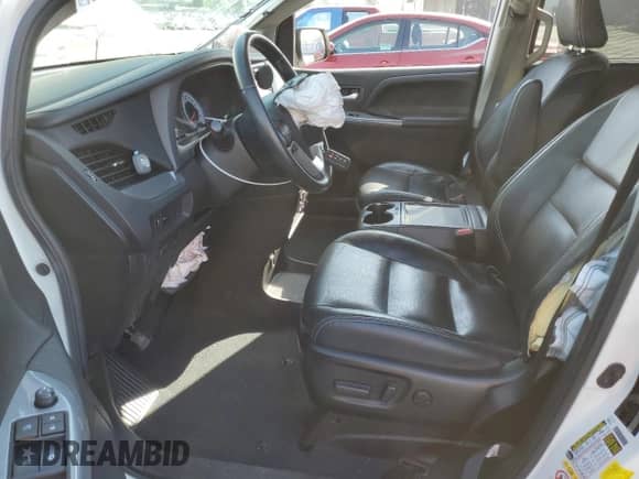 2019 Toyota Sienna SE with VIN 5TDXZ3DC7KS002807, listed as a Copart auction lot 59364105 with 61,346 mi miles and Salvage title. Bid and sale history available at DreamBid. Image 7.