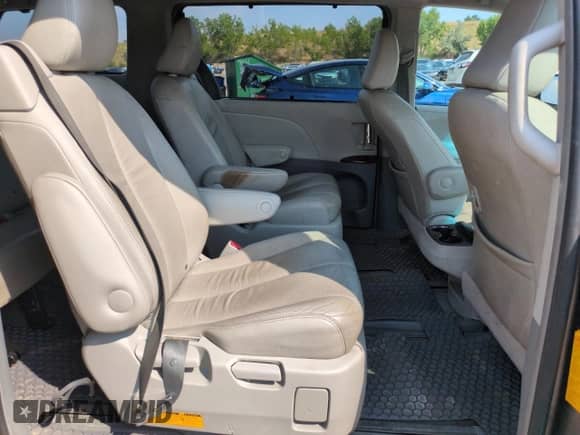 2012 Toyota Sienna XLE z VIN 5TDDK3DCXCS031999, wystawiony jako Copart lot #66875265 z przebiegiem 136 188 mil mil oraz Szkoda całkowita • Salvage title. Historia ofert i sprzedaży dostępna na DreamBid. Obrazek 11.