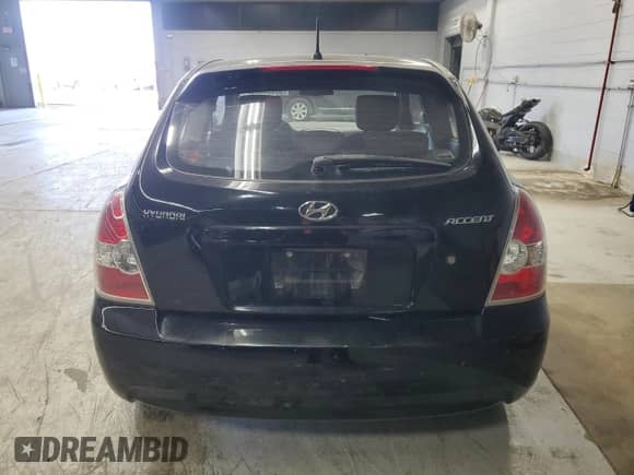 2010 Hyundai Accent GS z VIN KMHCM3AC3AU162528, wystawiony jako Copart lot #90434495 z przebiegiem 99 707 mil mil oraz Czysty tytuł • Clean title. Historia ofert i sprzedaży dostępna na DreamBid. Obrazek 6.