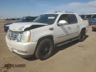2007 Cadillac Escalade EXT with VIN 3GYFK62867G206241, listed as a Copart auction lot 61821425 with 164,540 mi miles and Salvage title. Bid and sale history available at DreamBid. Image 1.