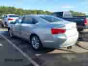 2017 Chevrolet Impala LT z VIN 1G1105S37HU210536, wystawiony jako IAAI lot #43265606 z przebiegiem 147 505 mil mil oraz . Historia ofert i sprzedaży dostępna na DreamBid. Obrazek 3.