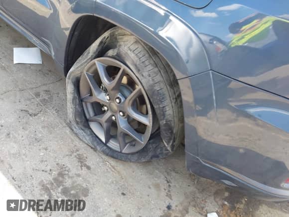 2020 Jeep Grand Cherokee Limited z VIN 1C4RJEBG6LC256786, wystawiony jako IAAI lot #42537562 z przebiegiem 49 050 mil mil oraz . Historia ofert i sprzedaży dostępna na DreamBid. Obrazek 18.