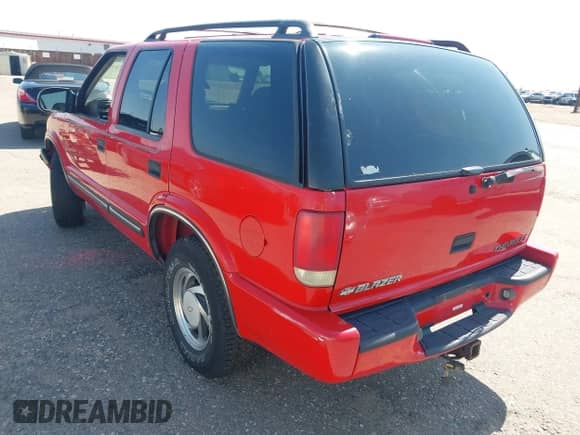 2000 Chevrolet Blazer LT with VIN 1GNDT13WXY2112052, listed as a IAAI auction lot 42525708 with 176,534 mi miles and . Bid and sale history available at DreamBid. Image 3.