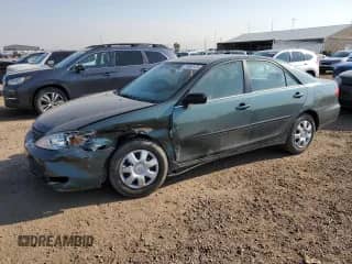 2003 Toyota Camry LE z VIN JTDBE32K030139057, wystawiony jako Copart lot #71503125 z przebiegiem 74 753 mil mil oraz Szkoda całkowita • Salvage title. Historia ofert i sprzedaży dostępna na DreamBid. Obrazek 1.