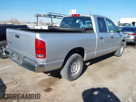 2004 Dodge 1500 ST z VIN 1D7HA18K94J100888, wystawiony jako IAAI lot #41271464 z przebiegiem 217 389 mil mil oraz . Historia ofert i sprzedaży dostępna na DreamBid. Obrazek 4.