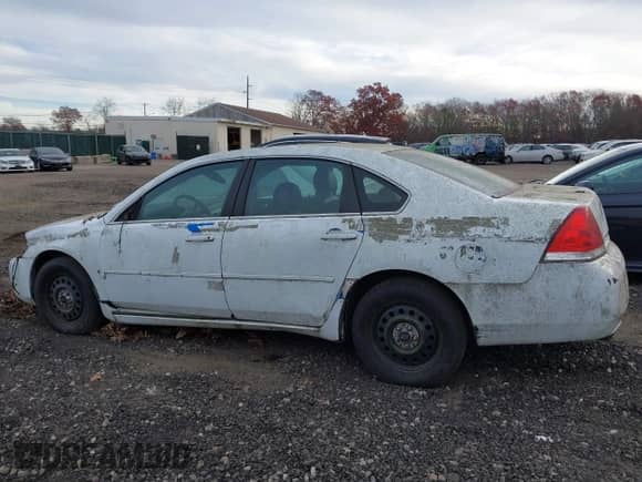 2007 Chevrolet Impala Police Unmarked Police with VIN 2G1WS58R079292150, listed as a IAAI auction lot 40882064 with 9 mi miles and . Bid and sale history available at DreamBid. Image 14.