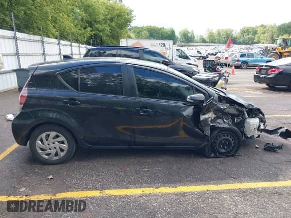 2015 Toyota Prius One with VIN JTDKDTB38F1113574, listed as a IAAI auction lot 43109629 with 143,383 mi miles and . Bid and sale history available at DreamBid. Image 13.