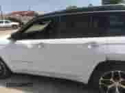 2022 Jeep Grand Cherokee Summit Reserve z VIN 1C4RJHEG8N8588988, wystawiony jako IAAI lot #42059989 z przebiegiem 51 699 mil mil oraz . Historia ofert i sprzedaży dostępna na DreamBid. Obrazek 14.