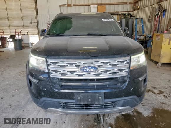 2018 Ford Explorer XLT z VIN 1FM5K7DH0JGC85005, wystawiony jako Copart lot #84968195 z przebiegiem 126 400 mil mil oraz Szkoda całkowita • Salvage title. Historia ofert i sprzedaży dostępna na DreamBid. Obrazek 5.