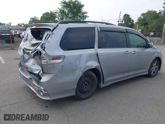 2017 Toyota Sienna SE z VIN 5TDXZ3DC5HS777793, wystawiony jako IAAI lot #42875681 z przebiegiem 142 707 mil mil oraz . Historia ofert i sprzedaży dostępna na DreamBid. Obrazek 4.