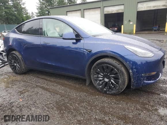 2024 Tesla Model Y Long Range with VIN 7SAYGDEE4RF986774, listed as a Copart auction lot 89833295 with 3,503 mi miles and Salvage title. Bid and sale history available at DreamBid. Image 4.