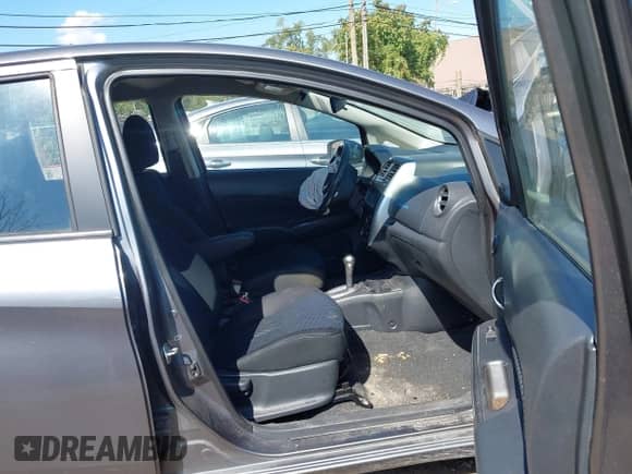 2016 Nissan Note S with VIN 3N1CE2CP5GL375109, listed as a IAAI auction lot 43213378 with 90,202 mi miles and . Bid and sale history available at DreamBid. Image 5.