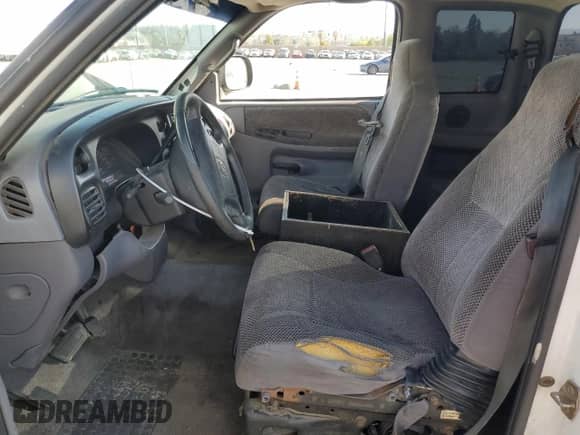 1998 Dodge 1500 z VIN 3B7HC12Y1WG125063, wystawiony jako Copart lot #49878885 z przebiegiem 367 221 mil mil oraz Szkoda całkowita • Salvage title. Historia ofert i sprzedaży dostępna na DreamBid. Obrazek 7.