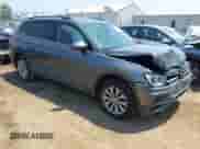 2019 Volkswagen Tiguan S z VIN 3VV1B7AX9KM145963, wystawiony jako IAAI lot #42473176 z przebiegiem 63 141 mil mil oraz . Historia ofert i sprzedaży dostępna na DreamBid. Obrazek 1.