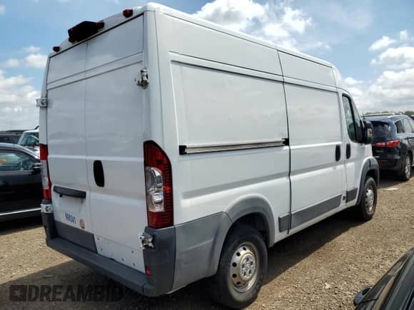 2018 Ram ProMaster Cargo z VIN 3C6TRVCG8JE113090, wystawiony jako Copart lot #62708845 z przebiegiem 121 133 mil mil oraz Czysty tytuł • Clean title. Historia ofert i sprzedaży dostępna na DreamBid. Obrazek 3.