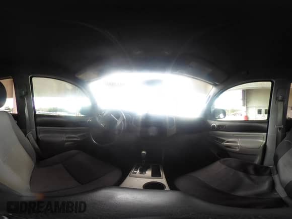 2014 Toyota Tacoma PreRunner z VIN 5TFJX4GN1EX033709, wystawiony jako IAAI lot #42138812 z przebiegiem 168 561 mil mil oraz . Historia ofert i sprzedaży dostępna na DreamBid. Obrazek 19.