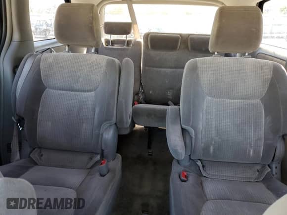 2010 Toyota Sienna LE z VIN 5TDKK4CC2AS309919, wystawiony jako Copart lot #82524135 z przebiegiem 196 955 mil mil oraz Szkoda całkowita • Salvage title. Historia ofert i sprzedaży dostępna na DreamBid. Obrazek 10.