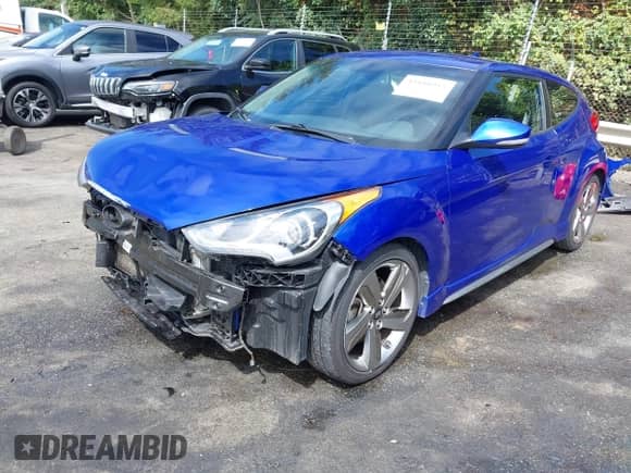 2013 Hyundai Veloster Turbo с VIN KMHTC6AE0DU141811, выставлен на аукционе IAAI как лот 43188913 с пробегом 117 067 миль миль и . История ставок и продаж доступна на DreamBid. Изображение 18.
