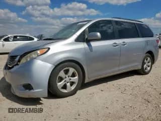 2015 Toyota Sienna LE with VIN 5TDKK3DC0FS543654, listed as a Copart auction lot 84295955 with 332,836 mi miles and Clean title. Bid and sale history available at DreamBid. Image 1.