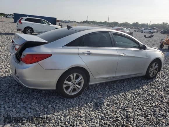 2013 Hyundai Sonata Limited with VIN 5NPEC4AC1DH604078, listed as a Copart auction lot 60066135 with 171,116 mi miles and Salvage title. Bid and sale history available at DreamBid. Image 3.