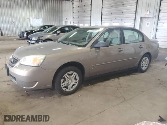 2008 Chevrolet Malibu Classic LS 1FL with VIN 1G1ZS58FX8F105203, listed as a Copart auction lot 68593025 with 82,386 mi miles and Non repairable. Bid and sale history available at DreamBid. Image 1.