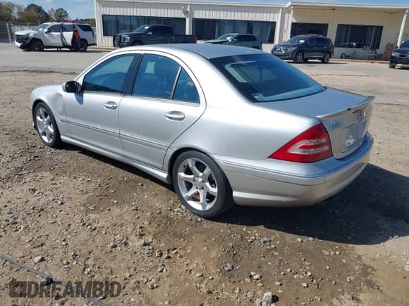 2007 Mercedes-Benz C 230 Sport z VIN WDBRF52H57E027499, wystawiony jako IAAI lot #43476960 z przebiegiem 160 163 mil mil oraz . Historia ofert i sprzedaży dostępna na DreamBid. Obrazek 3.