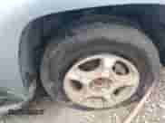 2006 Chevrolet TrailBlazer LT z VIN 1GNDS13S462338763, wystawiony jako IAAI lot #43145852 z przebiegiem 147 745 mil mil oraz . Historia ofert i sprzedaży dostępna na DreamBid. Obrazek 14.