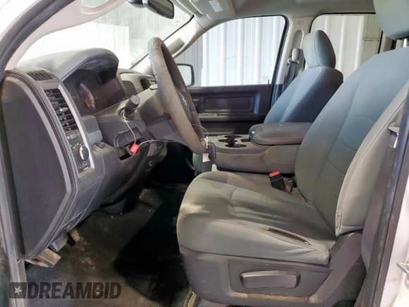 2019 Ram 1500 Tradesman z VIN 1C6RR6FT5KS746007, wystawiony jako Copart lot #80724975 z przebiegiem 134 024 mil mil oraz Czysty tytuł • Clean title. Historia ofert i sprzedaży dostępna na DreamBid. Obrazek 7.