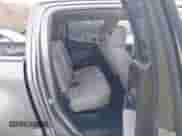 2018 Chevrolet Colorado 4WD Work Truck z VIN 1GCGTBEN7J1294076, wystawiony jako IAAI lot #41865908 z przebiegiem 74 710 mil mil oraz . Historia ofert i sprzedaży dostępna na DreamBid. Obrazek 8.