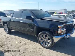 2018 Chevrolet Silverado 1500 LT z VIN 3GCUKREC0JG223834, wystawiony jako IAAI lot #43051923 z przebiegiem 81 747 mil mil oraz . Historia ofert i sprzedaży dostępna na DreamBid. Obrazek 1.