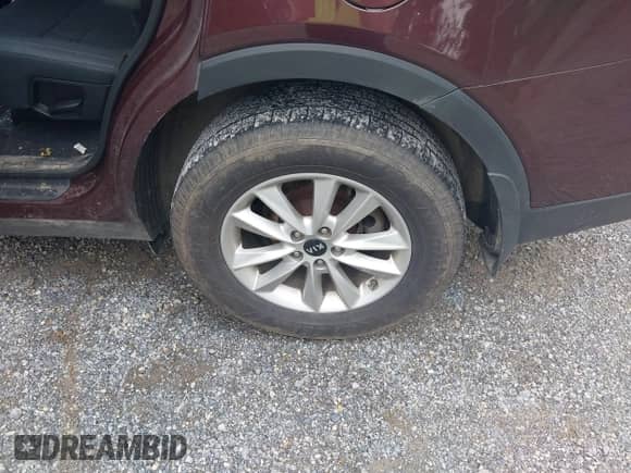 2019 Kia Sorento LX with VIN 5XYPGDA50KG554342, listed as a IAAI auction lot 42756320 with 124,141 mi miles and . Bid and sale history available at DreamBid. Image 12.