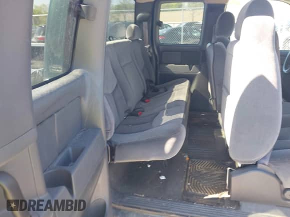 2005 GMC Sierra 1500 SLE with VIN 1GTEK19BX5E341135, listed as a IAAI auction lot 42220266 with 172,451 mi miles and . Bid and sale history available at DreamBid. Image 8.