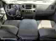 2007 Dodge 1500 SLT z VIN 3D7KR19D57G700294, wystawiony jako Copart lot #63056955 z przebiegiem 117 913 mil mil oraz Szkoda całkowita • Salvage title. Historia ofert i sprzedaży dostępna na DreamBid. Obrazek 8.