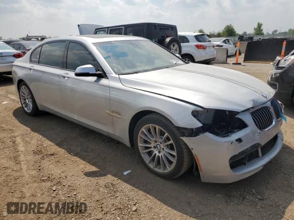 2015 BMW 7 Series 750Li z VIN WBAYE8C56FD782359, wystawiony jako Copart lot #67184815 z przebiegiem 77 457 mil mil oraz Szkoda całkowita • Salvage title. Historia ofert i sprzedaży dostępna na DreamBid. Obrazek 4.
