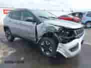 2018 Jeep Compass Trailhawk z VIN 3C4NJDDB7JT419375, wystawiony jako IAAI lot #43213951 z przebiegiem 60 692 mil mil oraz . Historia ofert i sprzedaży dostępna na DreamBid. Obrazek 1.