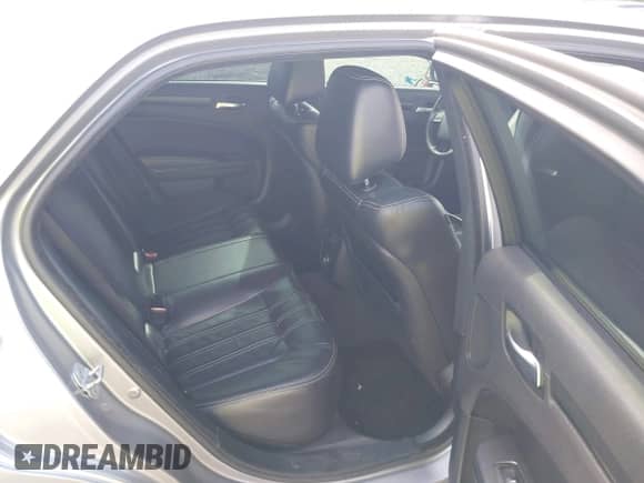 2013 Chrysler 300 S с VIN 2C3CCABTXDH612052, выставлен на аукционе IAAI как лот 42985080 с пробегом 116 131 миль миль и . История ставок и продаж доступна на DreamBid. Изображение 8.