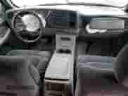 2000 Chevrolet Suburban LT z VIN 3GNFK16T7YG150665, wystawiony jako Copart lot #76552064 z przebiegiem 214 608 mil mil oraz Szkoda całkowita • Salvage title. Historia ofert i sprzedaży dostępna na DreamBid. Obrazek 8.