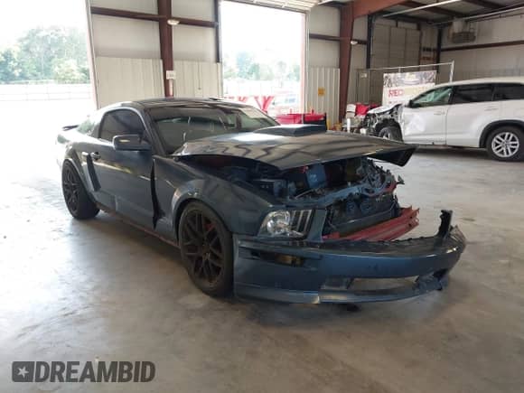 2007 Ford Mustang GT Deluxe z VIN 1ZVHT82H375269051, wystawiony jako IAAI lot #43065551 z przebiegiem 94 434 mil mil oraz . Historia ofert i sprzedaży dostępna na DreamBid. Obrazek 1.