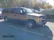 1994 Chevrolet Suburban with VIN 1GNEC16K3RJ385287, listed as a IAAI auction lot 43567992 with 120,579 mi miles and . Bid and sale history available at DreamBid. Image 1.