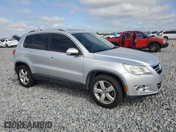 2010 Volkswagen Tiguan S с VIN WVGAV7AX7AW524508, выставлен на аукционе Copart как лот 81934015 с пробегом 156 890 миль миль и Чистый • Clean title. История ставок и продаж доступна на DreamBid. Изображение 4.