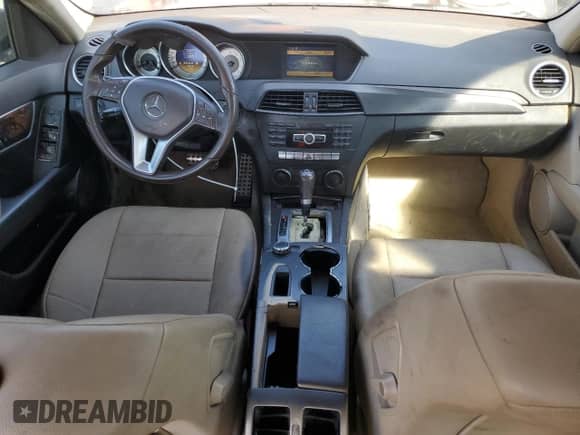 2012 Mercedes-Benz C 250 Sport с VIN WDDGF4HBXCR233965, выставлен на аукционе Copart как лот 82598215 с пробегом 156 674 миль миль и Чистый • Clean title. История ставок и продаж доступна на DreamBid. Изображение 8.