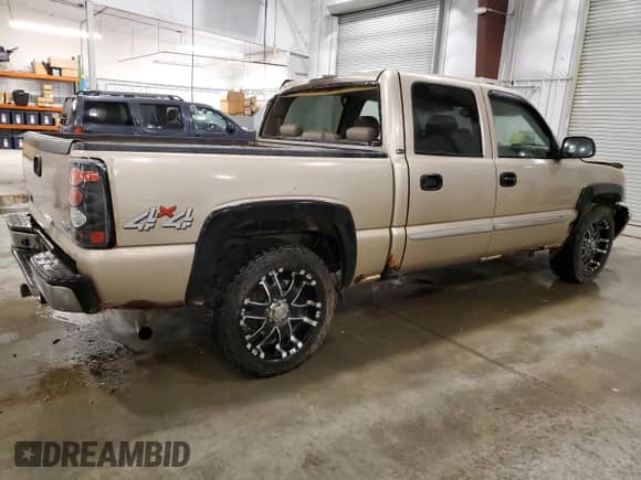 2006 GMC Sierra 1500 SLT with VIN 2GTEK13T861151161, listed as a Copart auction lot 57295185 with 233,274 mi miles and Salvage title. Bid and sale history available at DreamBid. Image 3.