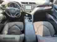 2020 Toyota Camry LE z VIN 4T1C11AK4LU353558, wystawiony jako Copart lot #82693935 z przebiegiem 144 786 mil mil oraz Nie do naprawy • Non repairable. Historia ofert i sprzedaży dostępna na DreamBid. Obrazek 8.