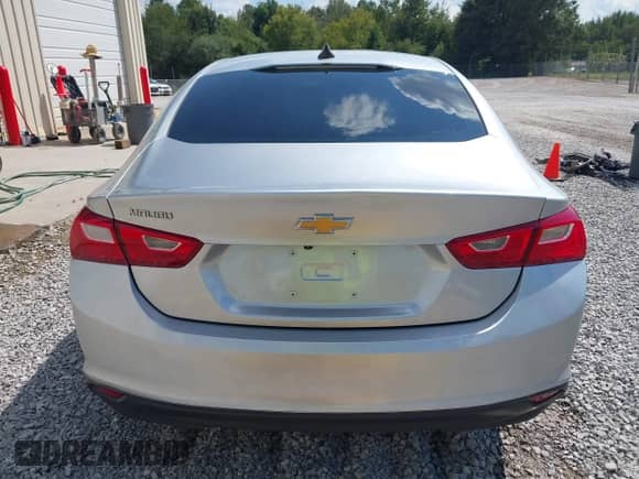 2020 Chevrolet Malibu LS z VIN 1G1ZB5ST5LF151156, wystawiony jako IAAI lot #43127527 z przebiegiem Nie podano mil oraz . Historia ofert i sprzedaży dostępna na DreamBid. Obrazek 16.