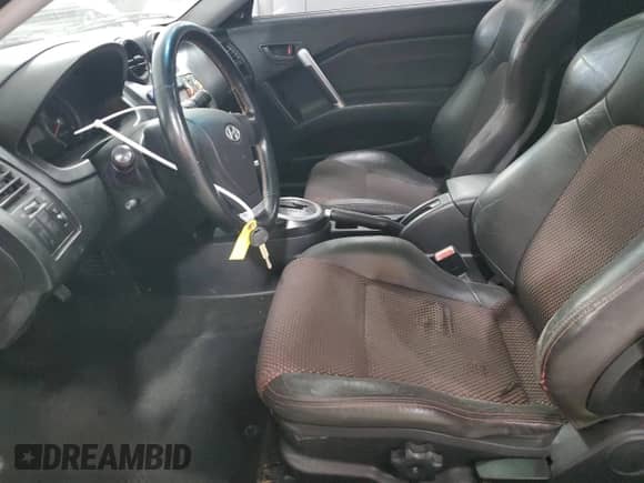 2006 Hyundai Tiburon GT с VIN KMHHN65F96U203924, выставлен на аукционе Copart как лот 43624185 с пробегом 120 403 миль миль и Списание • Salvage title. История ставок и продаж доступна на DreamBid. Изображение 7.