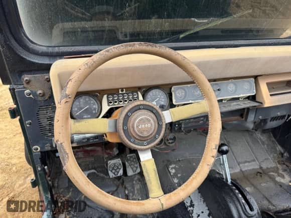 1988 Jeep Wrangler z VIN 2BCCV8119JB525337, wystawiony jako Copart lot #80337504 z przebiegiem 142 178 mil mil oraz Czysty tytuł • Clean title. Historia ofert i sprzedaży dostępna na DreamBid. Obrazek 9.