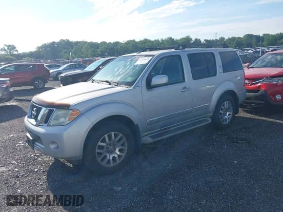 2011 Nissan Pathfinder LE with VIN 5N1AR1NB9BC602600, listed as a IAAI auction lot 42738623 with 197,331 mi miles and . Bid and sale history available at DreamBid. Image 2.