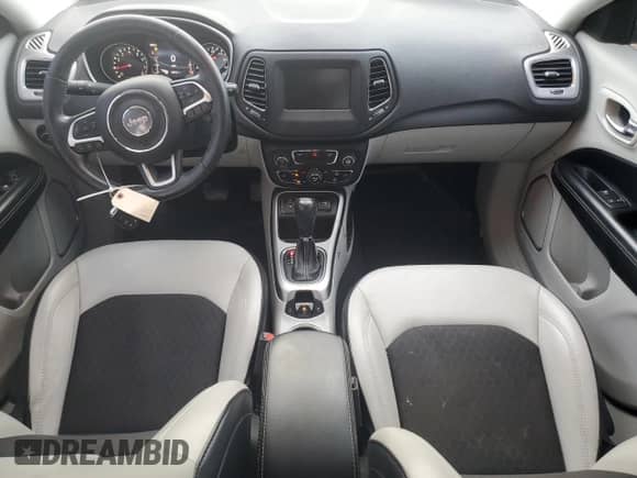2019 Jeep Compass Altitude z VIN 3C4NJCBBXKT711522, wystawiony jako Copart lot #82715655 z przebiegiem 128 723 mil mil oraz Czysty tytuł • Clean title. Historia ofert i sprzedaży dostępna na DreamBid. Obrazek 8.
