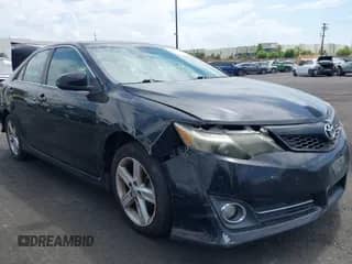 2013 Toyota Camry SE z VIN 4T1BF1FK5DU292177, wystawiony jako IAAI lot #43076146 z przebiegiem 212 121 mil mil oraz . Historia ofert i sprzedaży dostępna na DreamBid. Obrazek 1.