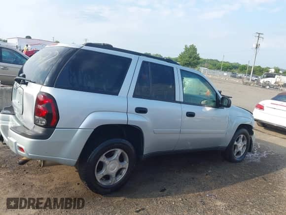 2008 Chevrolet TrailBlazer 1LT с VIN 1GNDT13S282143907, выставлен на аукционе IAAI как лот 42800527 с пробегом 140 806 миль миль и . История ставок и продаж доступна на DreamBid. Изображение 14.